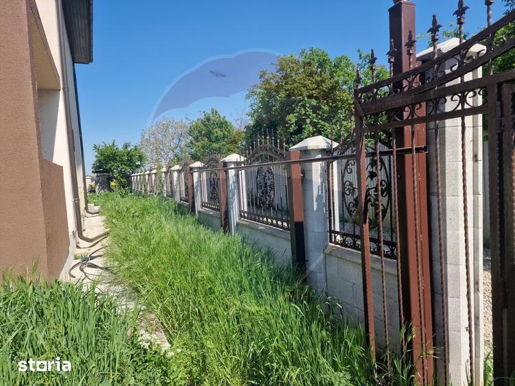 Casă cu 5 camere cu Teren 770 Mp în Balotești