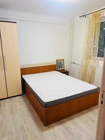Apartament cu 3 camere decomandat, mobilat în Tei