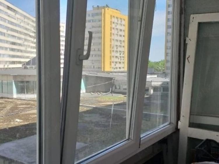 Apartament cu 3 camere decomandat în Obor