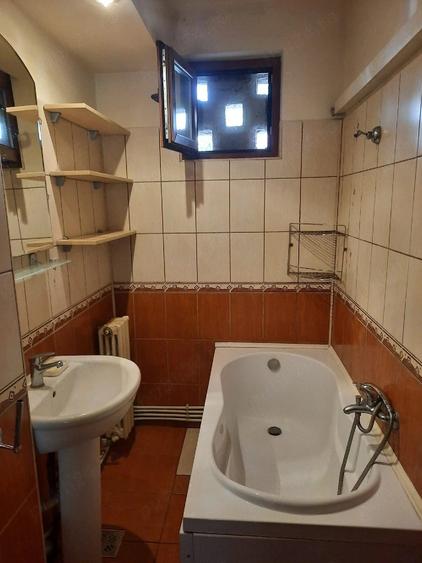 Apartament cu 3 camere decomandat în Păcurari