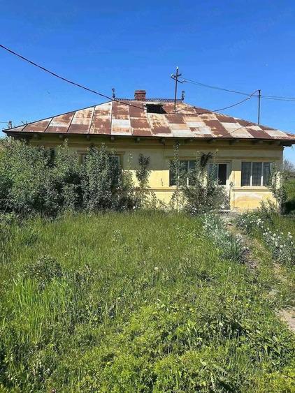 Casă cu Teren 1847 Mp în Central