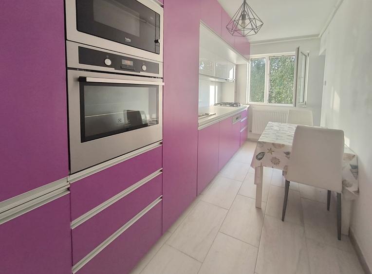 Apartament cu 3 camere semidecomandat în Astra