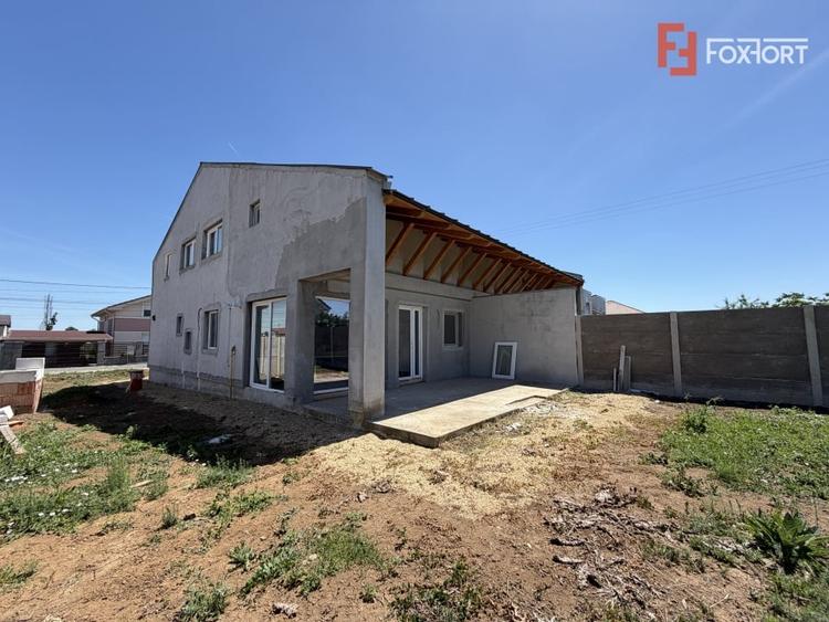 Duplex cu 4 camere cu Canalizare în Sânandrei