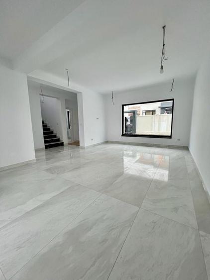 Casă cu 4 camere în Vișani