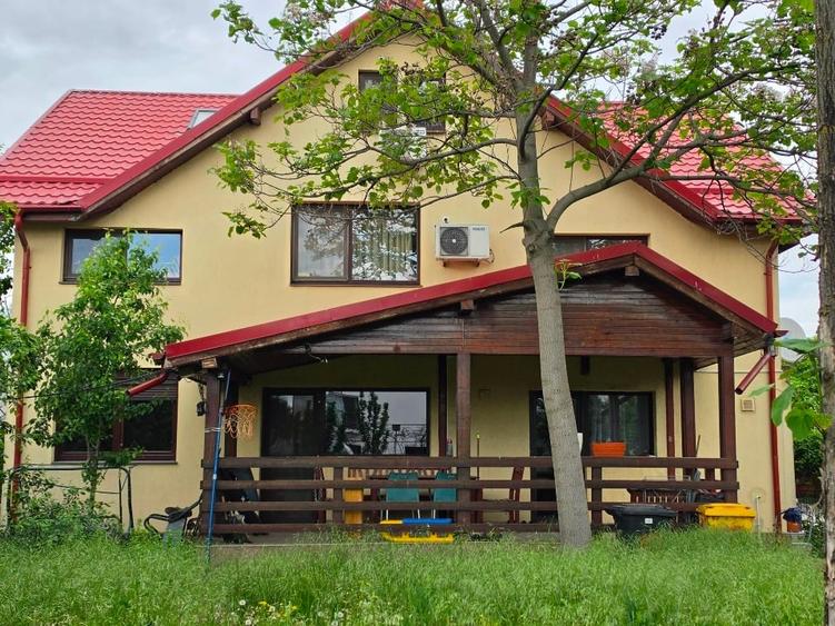 Casă individuală cu 5 camere cu Teren 400 Mp în Domnești