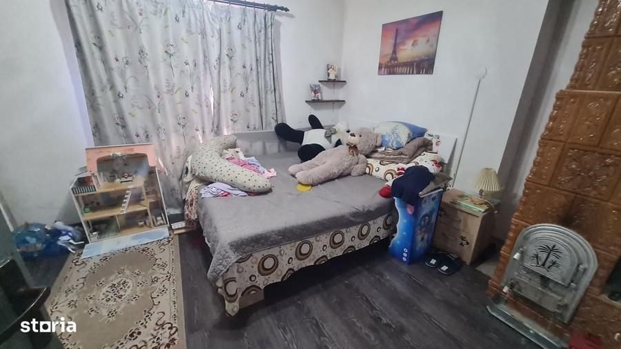 Casă cu 4 camere în Cerbu