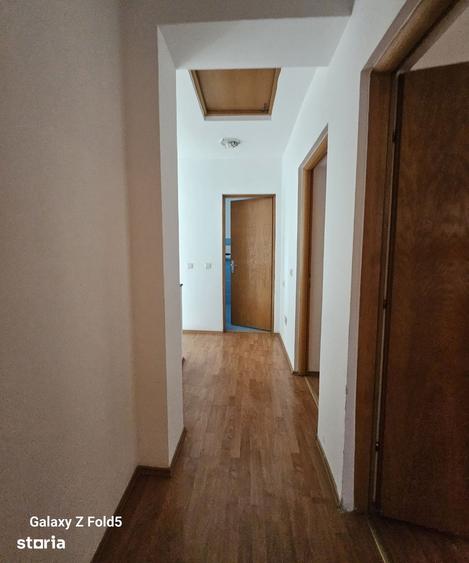Casă cu 4 camere semidecomandat cu Teren 250 Mp în Europa