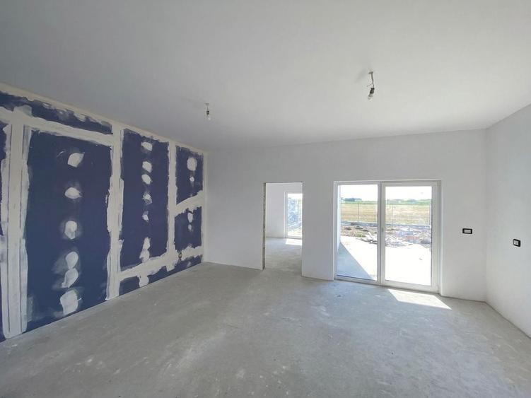 Duplex cu 4 camere cu Canalizare în Săcălaz