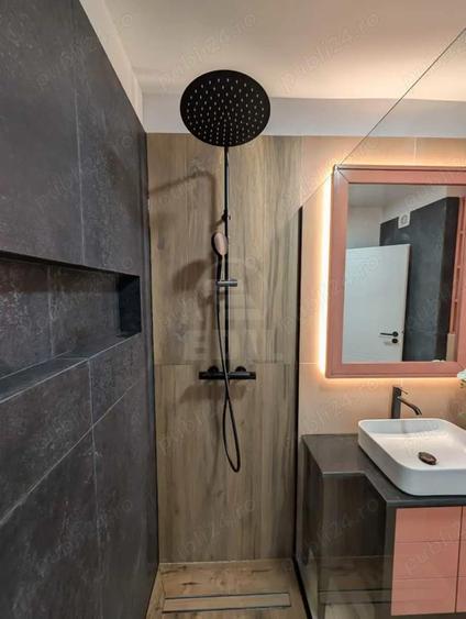 Apartament cu 3 camere semidecomandat în Central