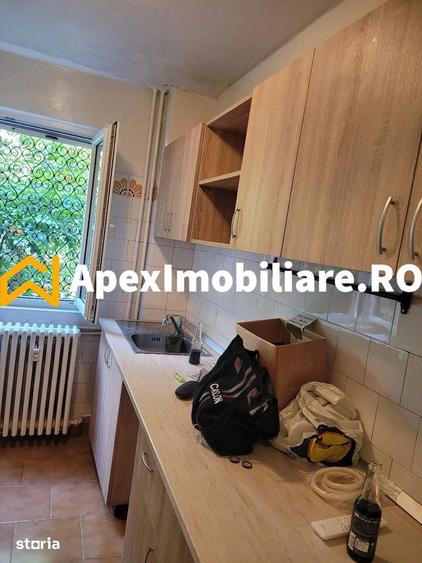 Apartament cu 3 camere semidecomandat în Militari