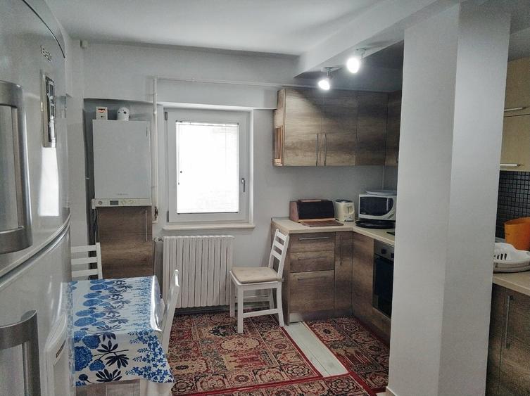 Apartament cu 3 camere decomandat în Delfinariu