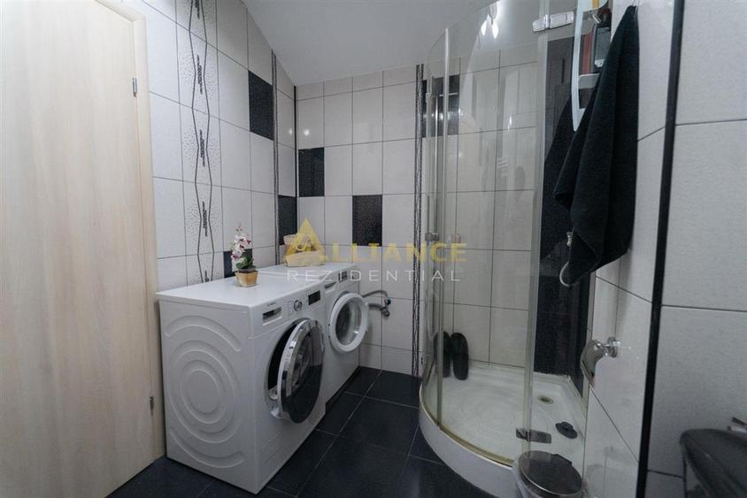 Casă cu 6 camere cu Canalizare în Central