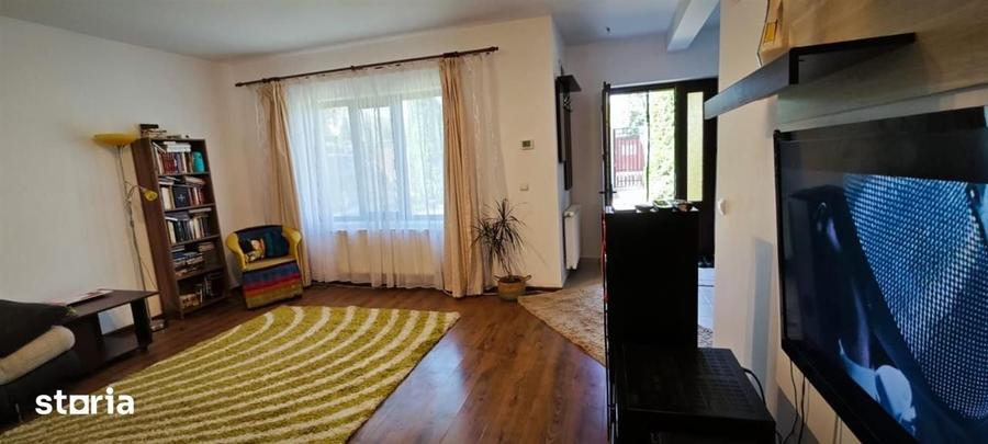 Apartament cu 5 camere în Ciurea