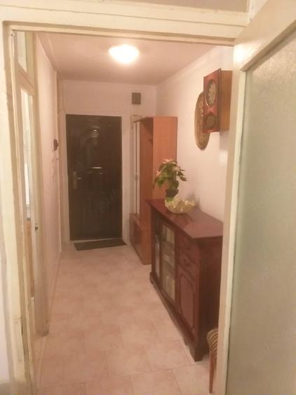 Apartament cu 2 camere semidecomandat în Traian