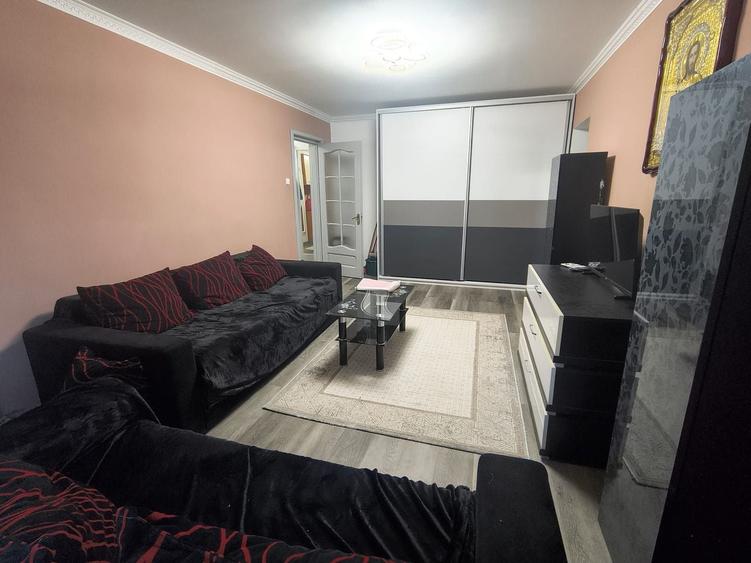 Apartament cu 2 camere semidecomandat, mobilat în Casa de Cultură