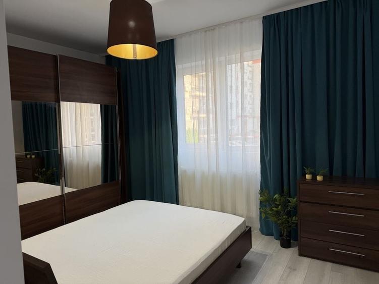 Apartament cu 3 camere decomandat în Păcii