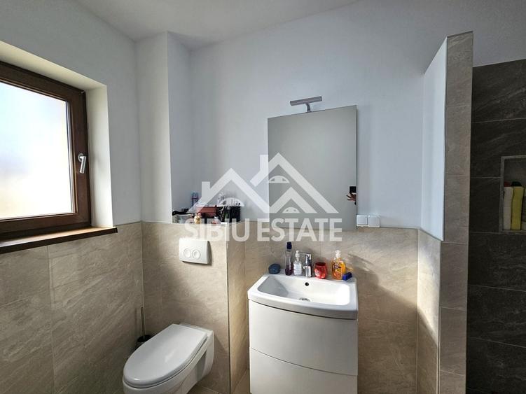 Duplex cu 7 camere cu Canalizare în Arhitecților - Calea Cisnădiei