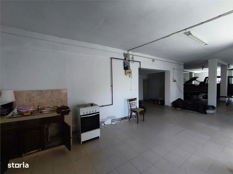 Casă cu 4 camere cu Teren 1255 Mp în 7 Noiembrie