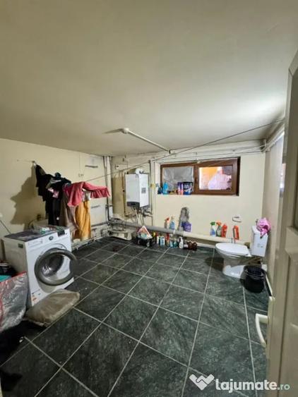 Casă cu 12 camere cu Teren 321 Mp în George Enescu