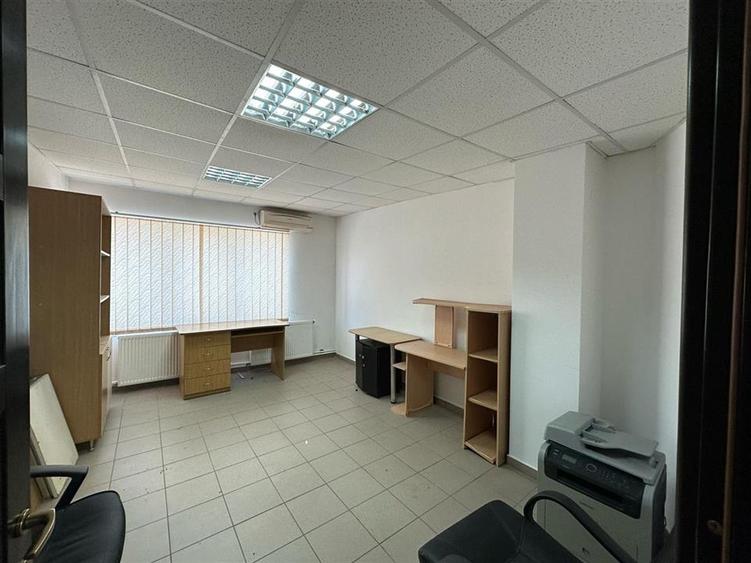 Birou, de 28 mp, în Baza 3