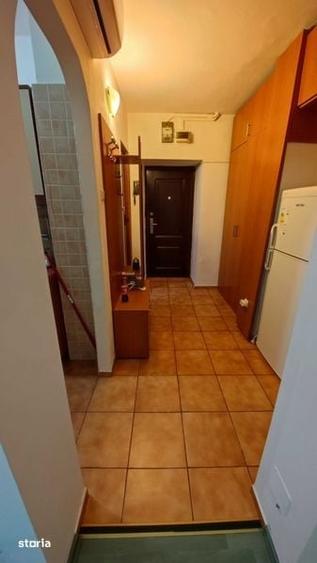 Garsonieră decomandată în Titan