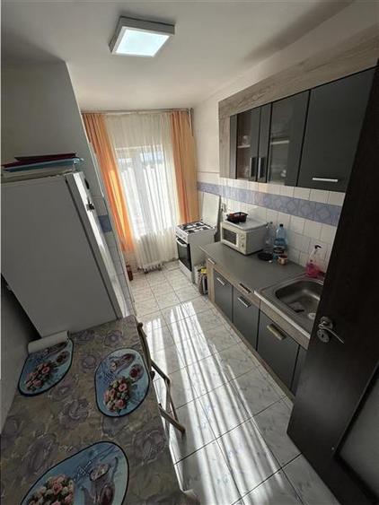 Apartament cu 3 camere semidecomandat în Circumvalațiunii