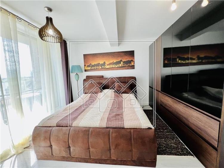 Duplex cu 4 camere cu Canalizare în Cristian