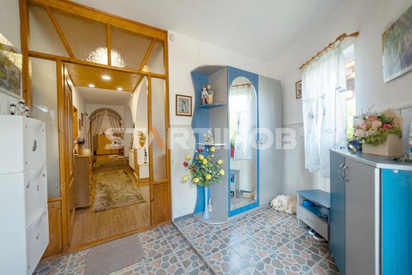 Casă individuală cu 5 camere cu Canalizare în Central