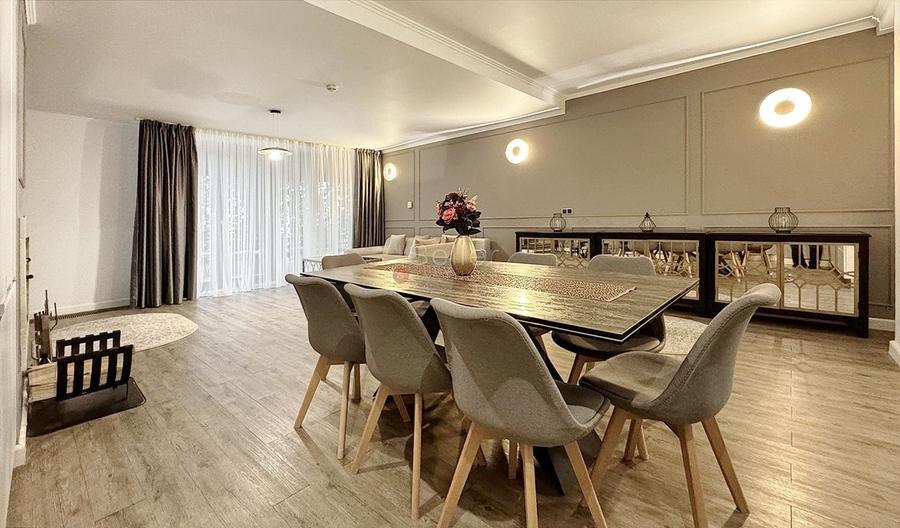 Apartament cu 4 camere decomandat, mobilat în Poiana Brașov