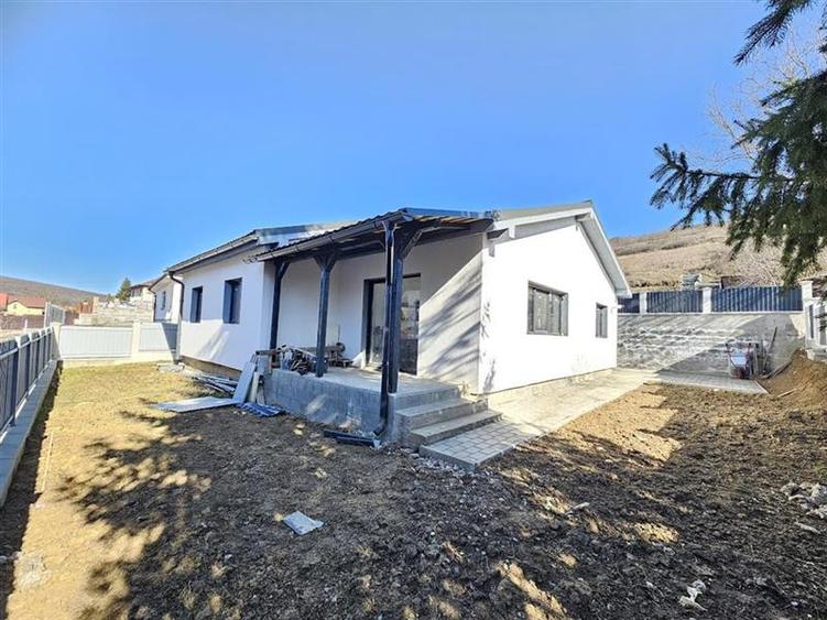 Casă individuală cu 4 camere cu Canalizare în Sâncraiu de Mureș