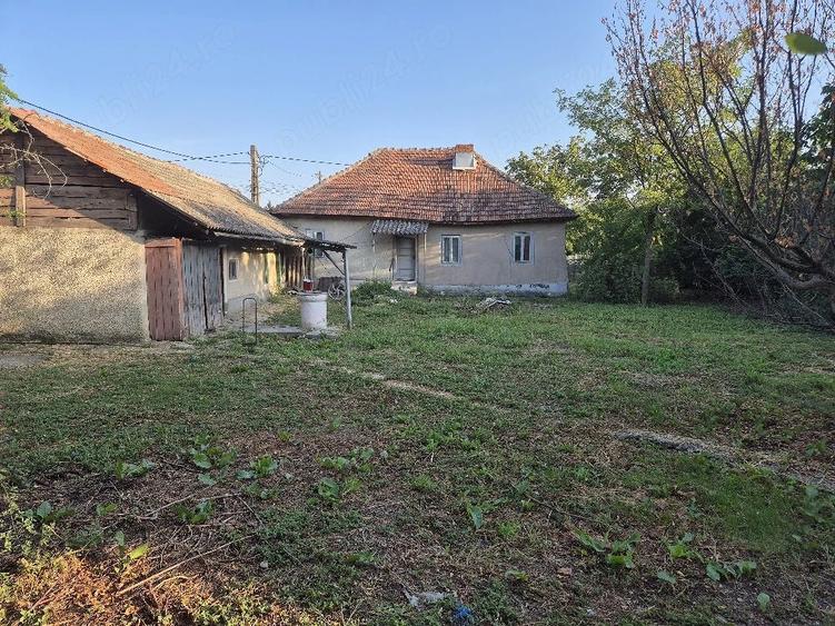 Casă cu 2 camere cu Teren 991 Mp în Fulga