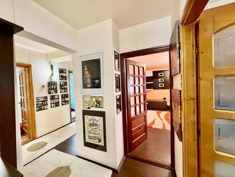 Apartament cu 3 camere decomandat, mobilat în Ovidiu