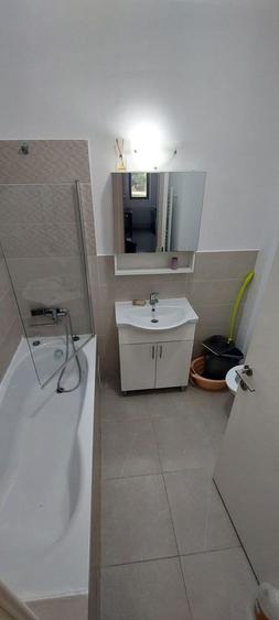 Apartament cu 2 camere decomandat în Roșu