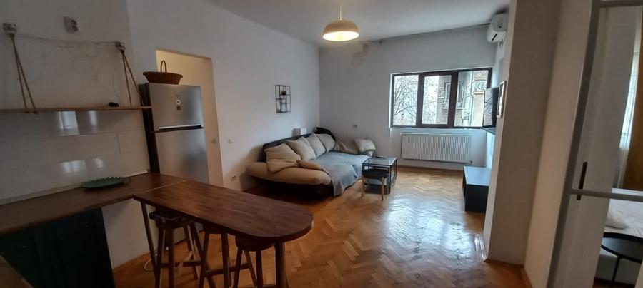 Apartament cu 4 camere decomandat în Rosetti
