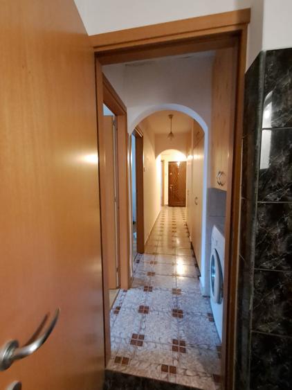 Apartament cu 3 camere decomandat în Tomești