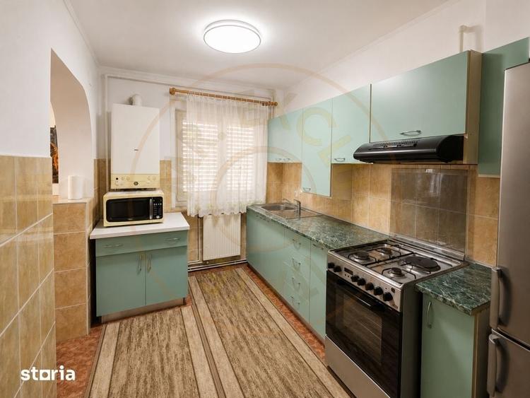 Apartament cu 3 camere semidecomandat, mobilat în Micro 15
