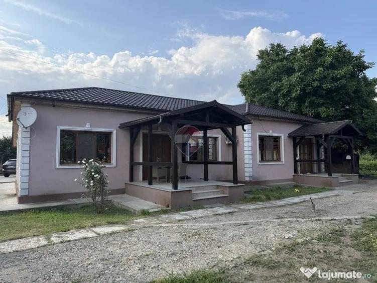Casă cu 4 camere cu Teren 2500 Mp în Bolotești