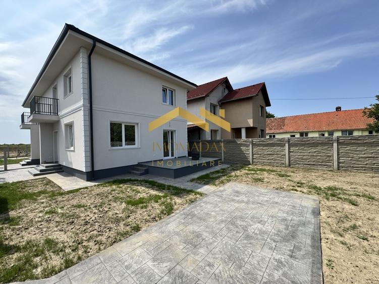 Duplex cu 4 camere cu Canalizare în Utvin