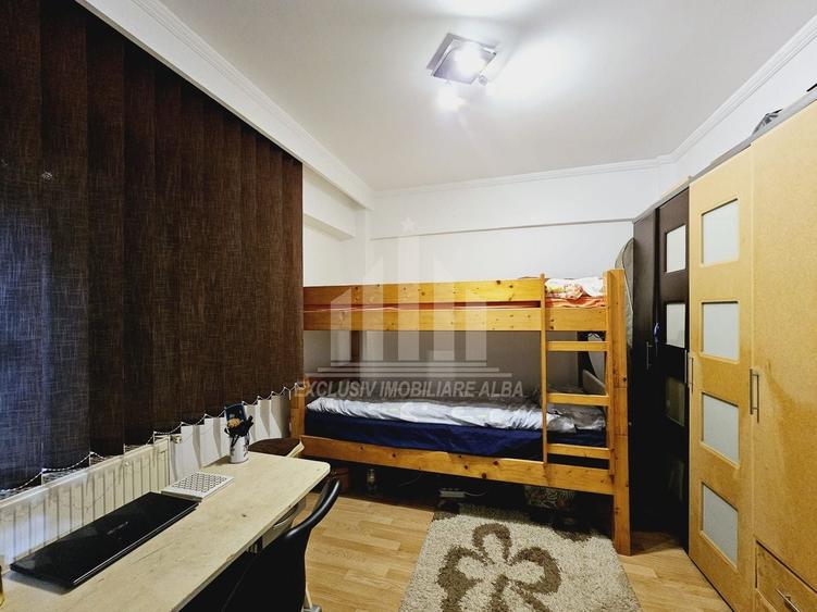Apartament cu 4 camere decomandat, mobilat în Central