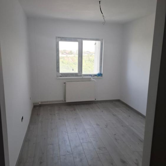 Apartament cu 3 camere semidecomandat în Nicolae Titulescu