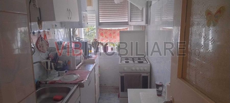 Apartament cu 4 camere semidecomandat în Dacia