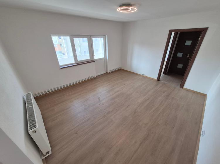 Apartament cu 2 camere semidecomandat în Soarelui — fotografia 1