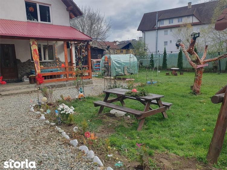 Casă cu 6 camere cu Teren 720 Mp în Bran