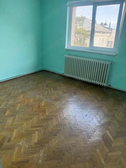 Apartament cu 3 camere nedecomandat în Central