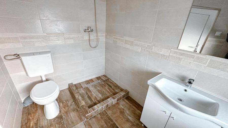 Casă individuală cu 7 camere cu Canalizare în Piața Centrală