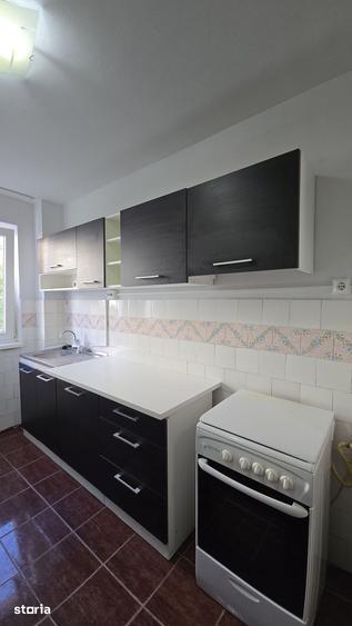 Apartament cu 3 camere semidecomandat în Central