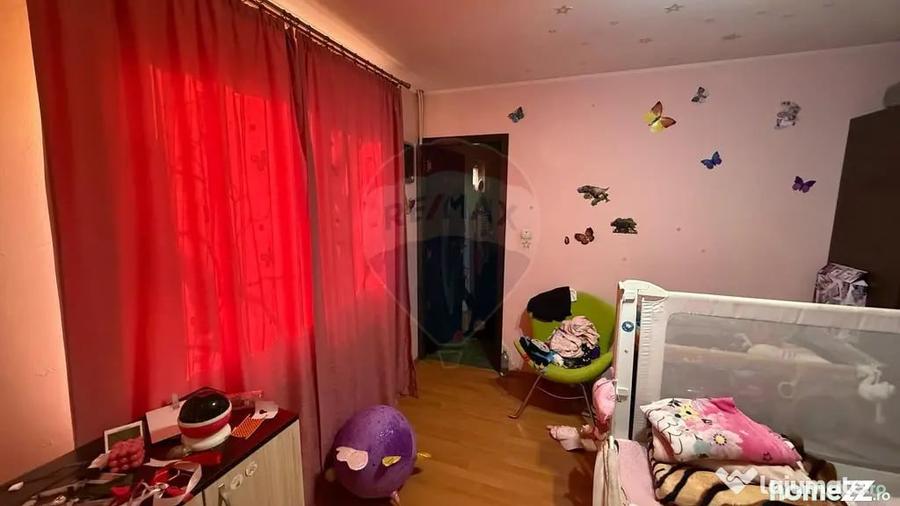 Casă cu 5 camere cu Teren 500 Mp în Est