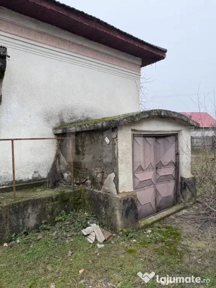 Casă cu 3 camere cu Teren 2714 Mp în Central