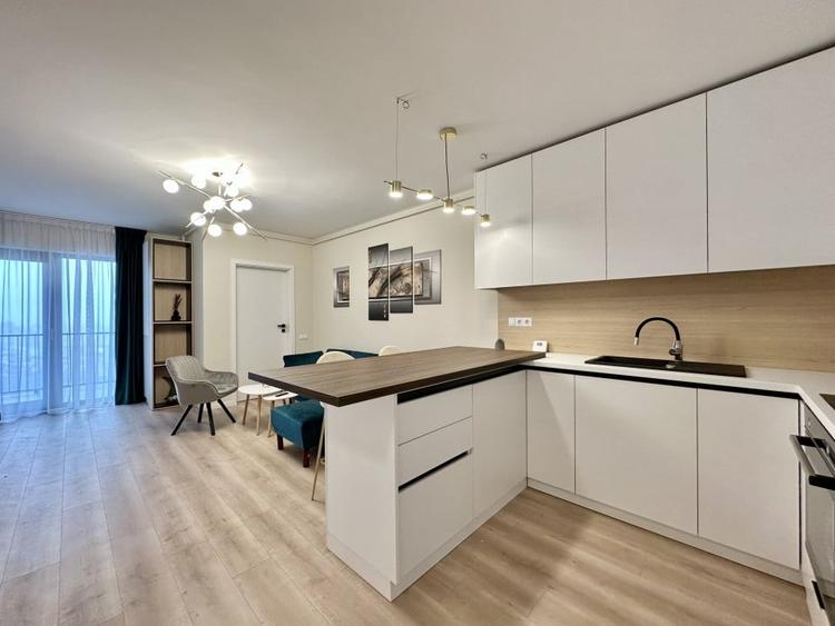 Apartament cu 3 camere semidecomandat, mobilat în Zorilor