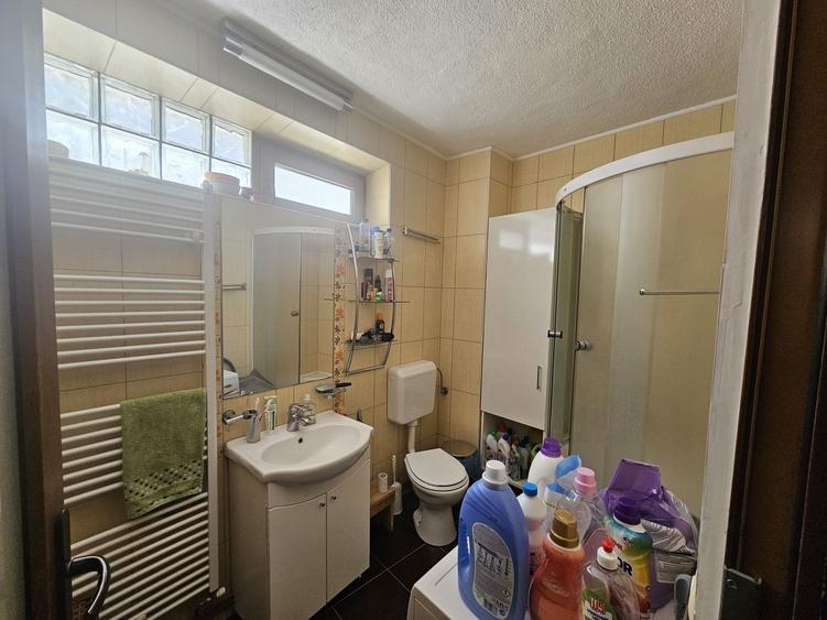 Casă individuală cu 5 camere cu Teren 159 Mp în Schei